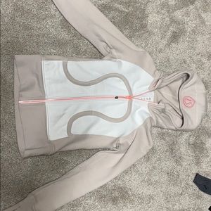 Lululemon pale pink scuba.